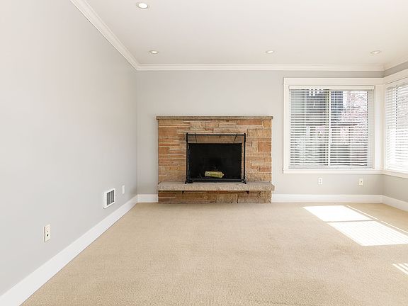 5th image of 6000 24th Ave NW #204