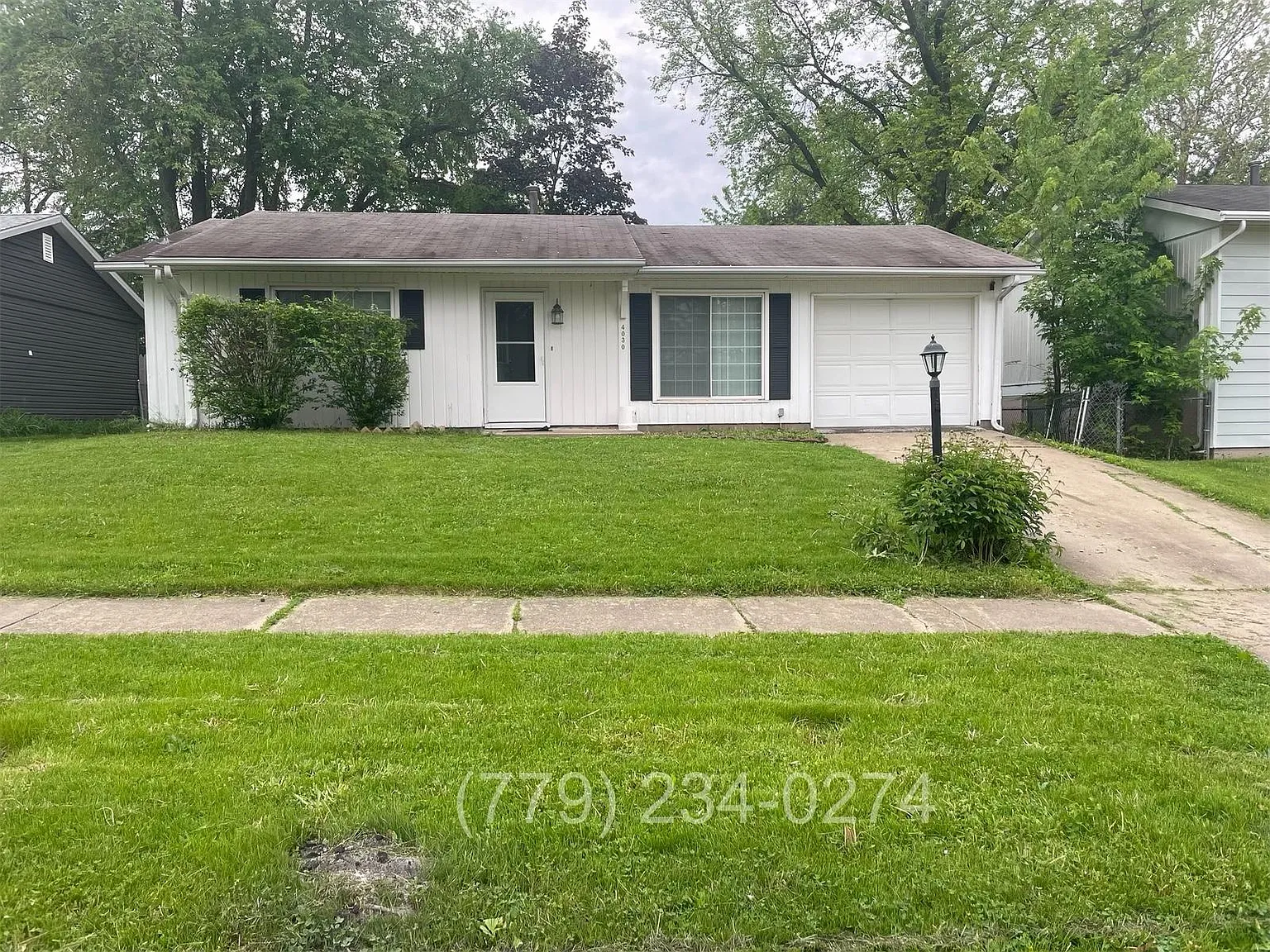 4030 W Creighton Ter — Photo 1