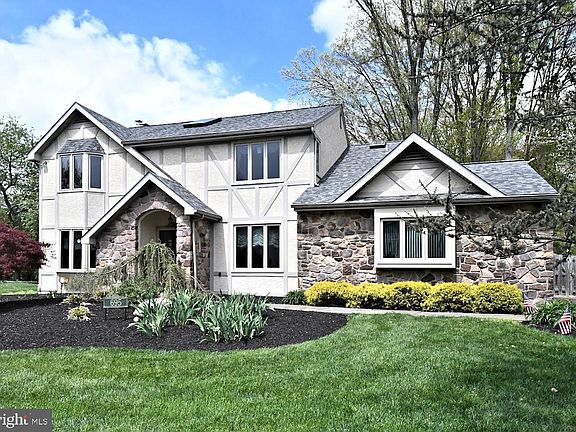 2nd image of 695 Friar Dr