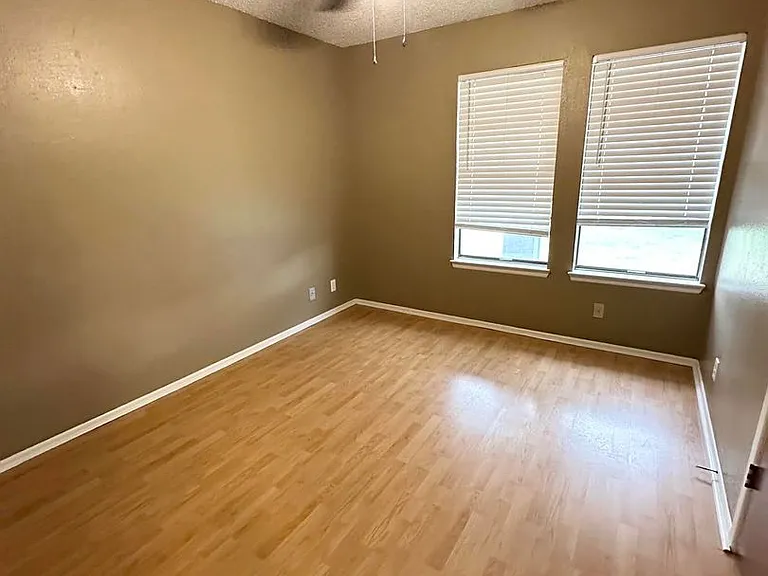4605 Crenshaw Dr — Photo 7