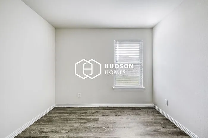 2033 Clay St — Photo 10