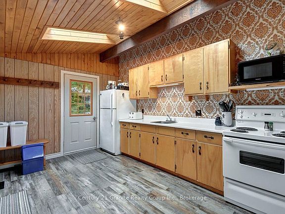 5th image of 1827 McGillvray Rd