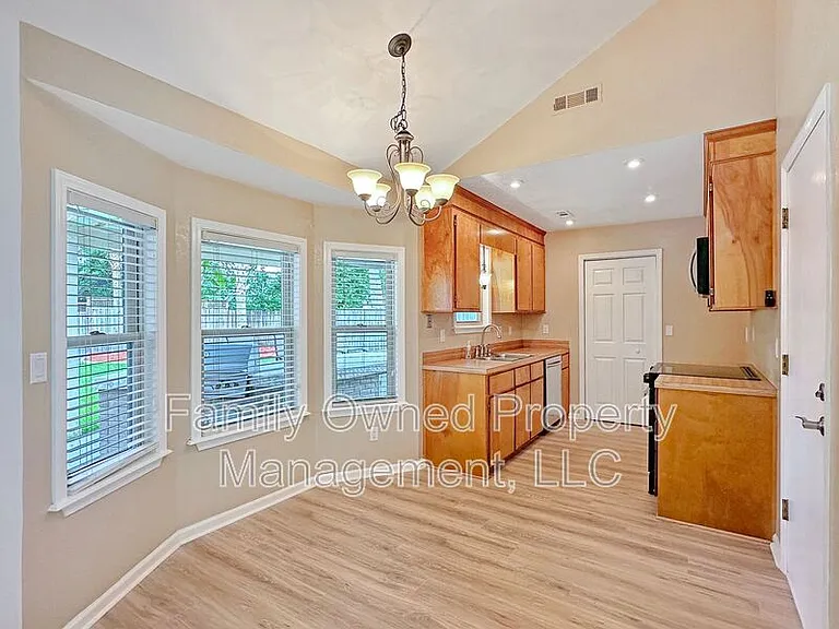 105 Pryors Ln — Photo 22