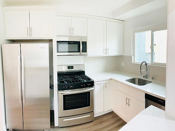 4th image of 1043 N Genesee Ave