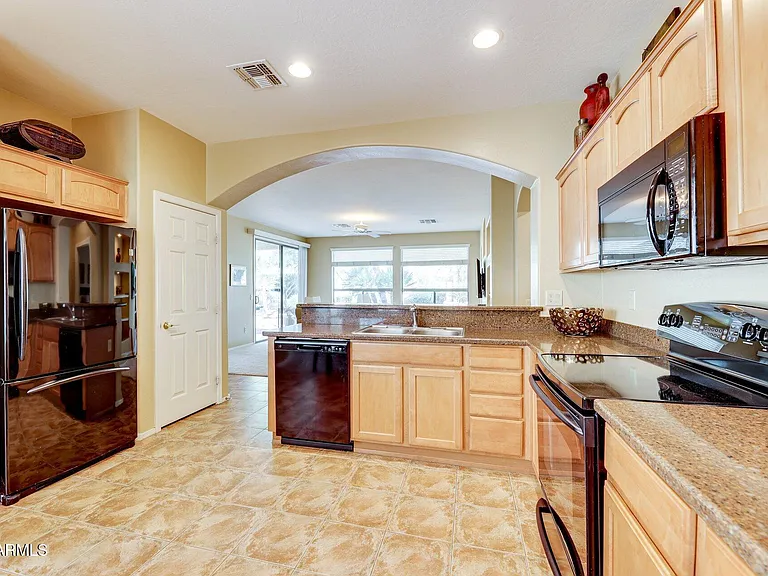9746 E Coopers Hawk Dr — Photo 8