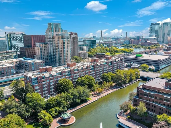 4 Canal Park Penthouse 8, Cambridge, MA 02141
