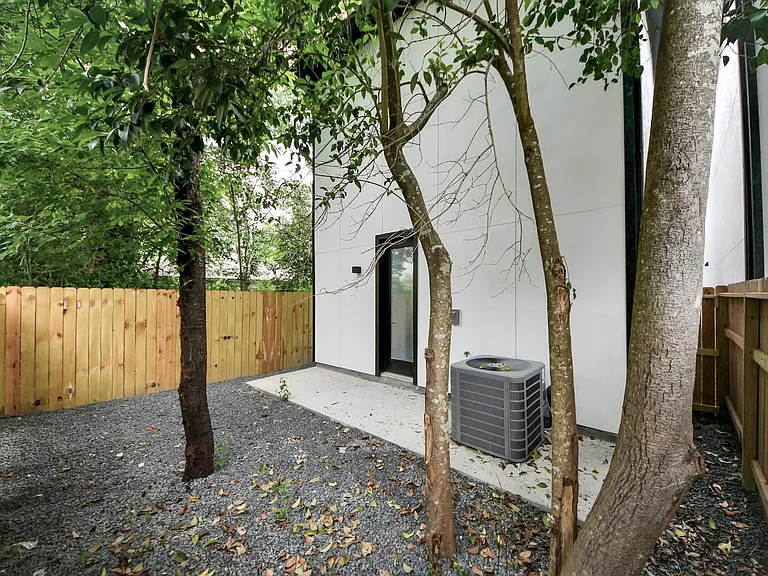 8313 Venus St — Photo 34