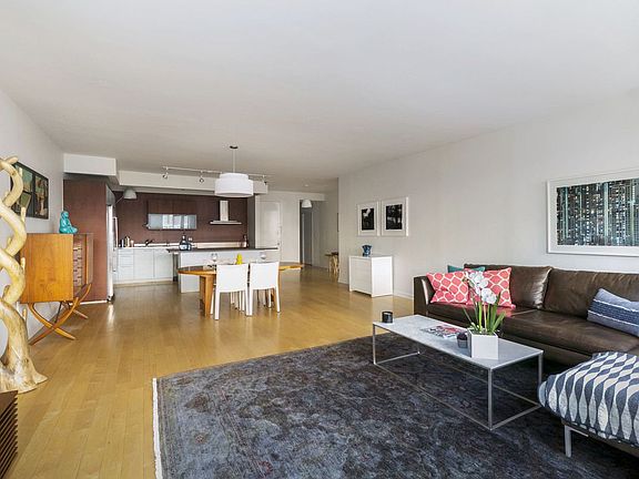 2nd image of 224 W 18th St APT 4A