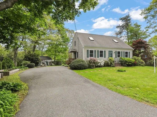 120 Blueberry Ln, Barnstable, MA 02630