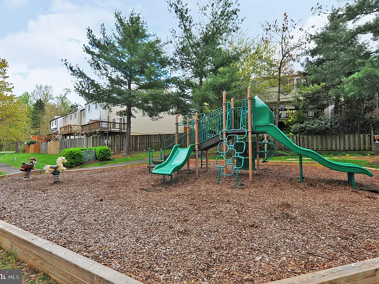 2844 Yarling Ct — Photo 29