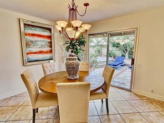 Dinning area with access to back yard