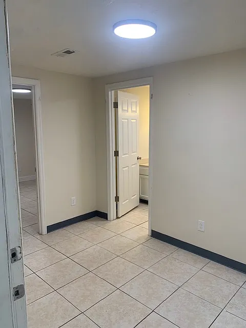 1 bed, 350 sqft, $650 — Photo 3