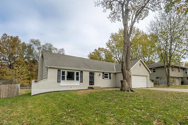 1st image of 18812 E Gateway Dr