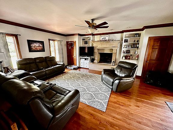 2nd image of 112 Chestnut Dr