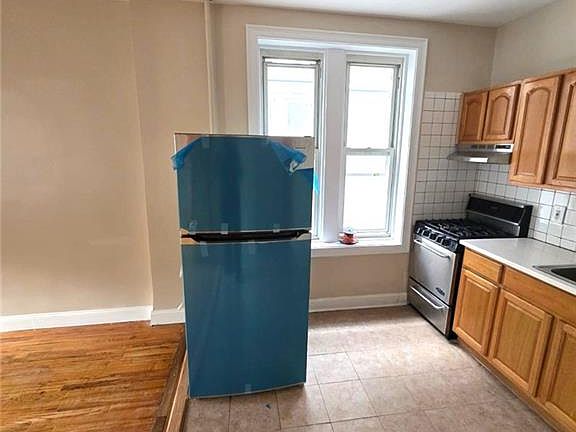 2nd image of 387 E 96th St APT 1F