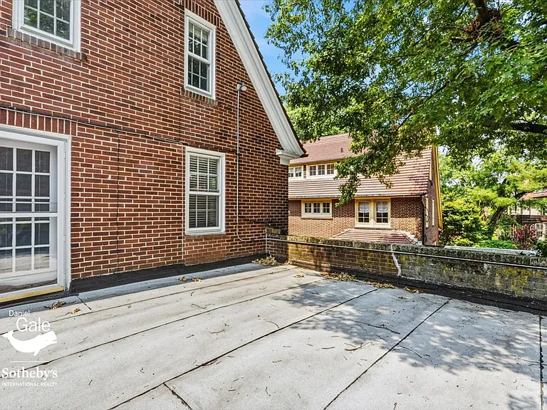 180 Greenway Ter S — Photo 24