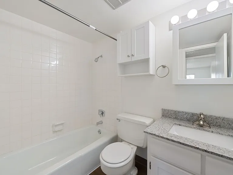 Lakemont Apartments — Photo 55