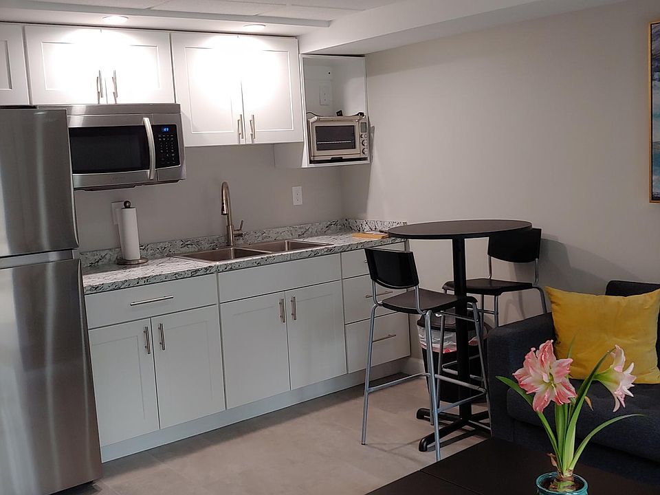 1st image of 4405 Summerset Dr