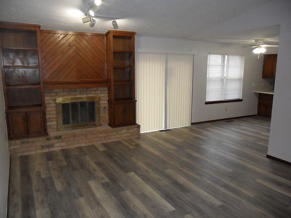 2nd image of 1807 Oakhollow Dr