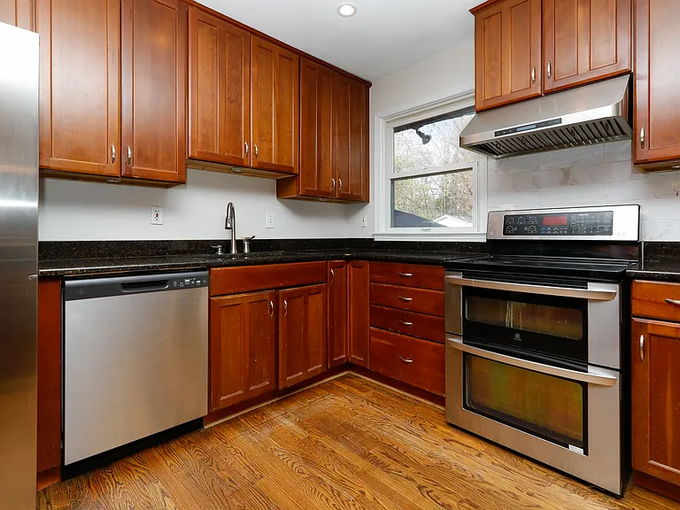 10306 Fleming Ave — Photo 7