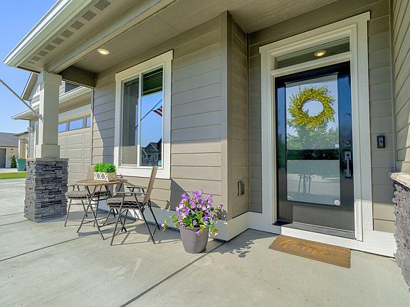 3rd image of 4070 Corvina St