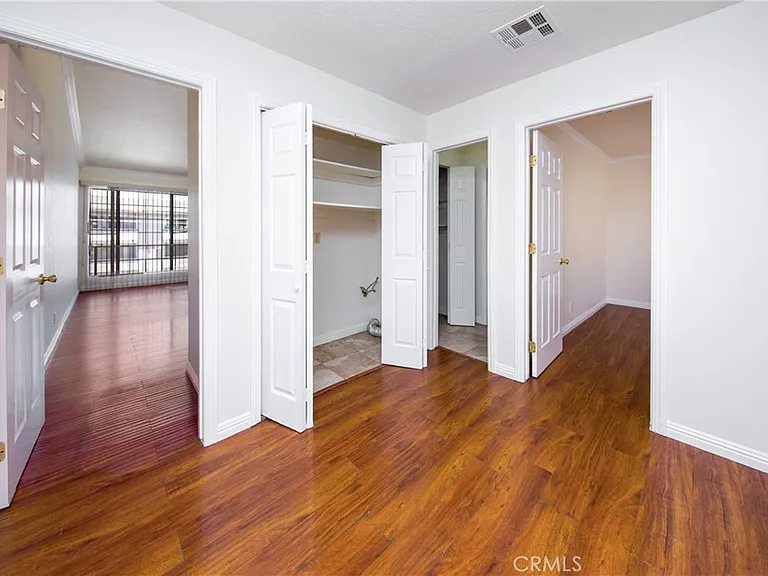 11834 Gilmore St #16 — Photo 11