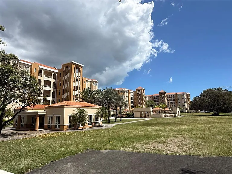APTO 1202 Cond Alborada — Photo 17