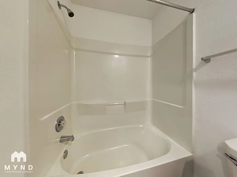 17584 Rosewood Manor Ln — Photo 15