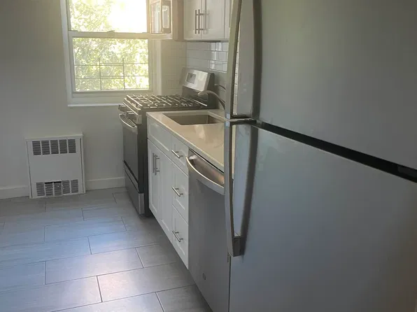 140-35 Burden Crescent #403, photo 3