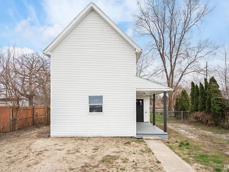 1810 N Market St — Photo 16