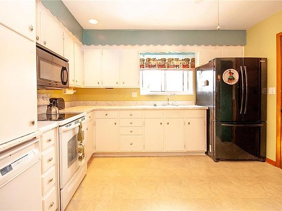 3rd image of 3914 S Dodgion Ave