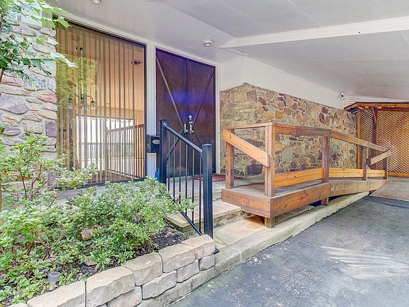 4th image of 2541 Maycrest St NW