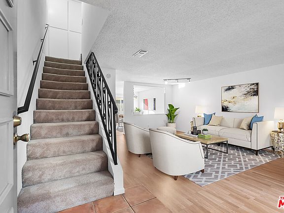 3rd image of 18316 Hatteras St APT 34