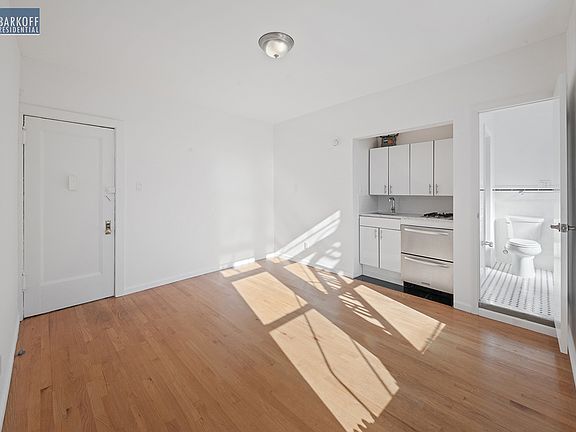 4th image of 105 E 15th St APT 76