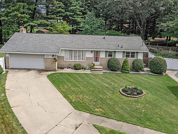 4th image of 3014 Griesbach St