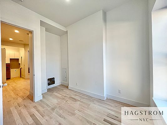 5th image of 326 E 93rd St #2