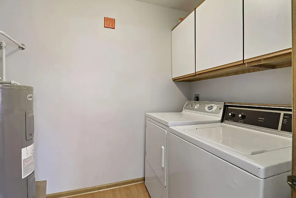 2 bed, 1086 sqft, $1,600 — Photo 2