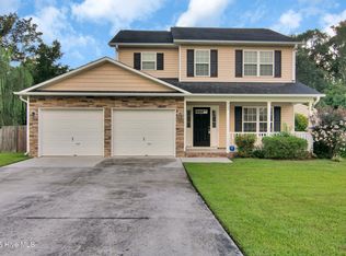 402 Sundown Ct, Hubert, NC 28539