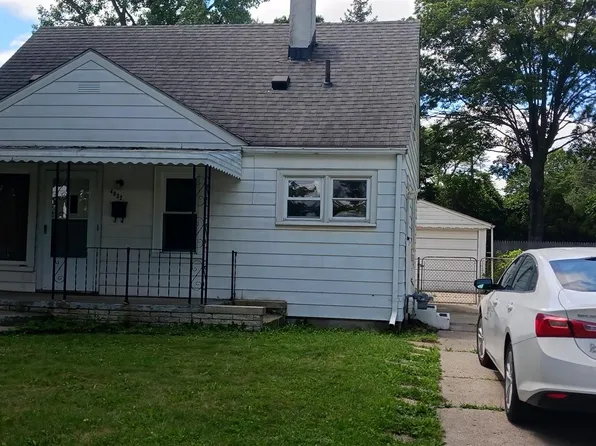 4032 Carnegie St, Wayne, MI 48184