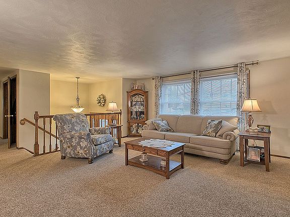 5th image of 738 Courtview Dr