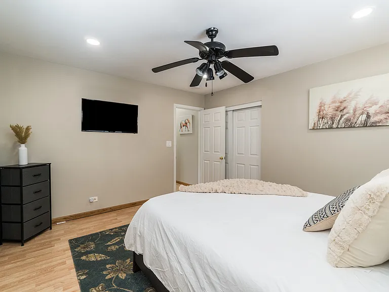 E Berkley Ln — Photo 19