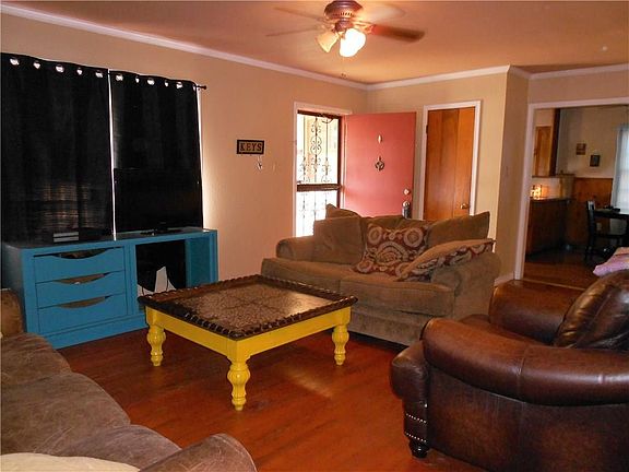 3rd image of 601 Briarwood St