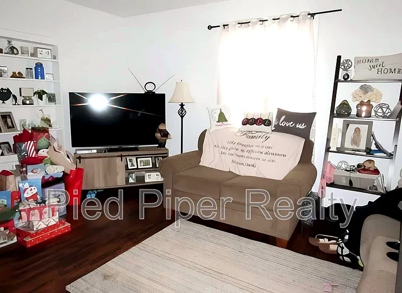 2 bed, 1.0 bath, 1136 sqft, $1,250 — Photo 4