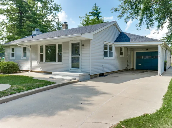 514 W Smith St, Roanoke, IL 61561