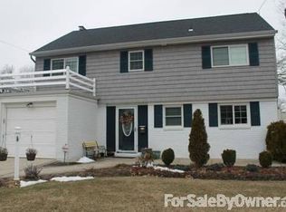 6 Westgate Rd, Massapequa Park, NY 11762