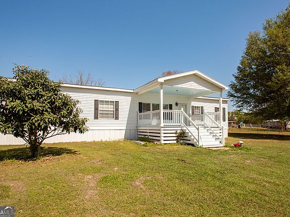 4th image of 2734 Woodridge Rd