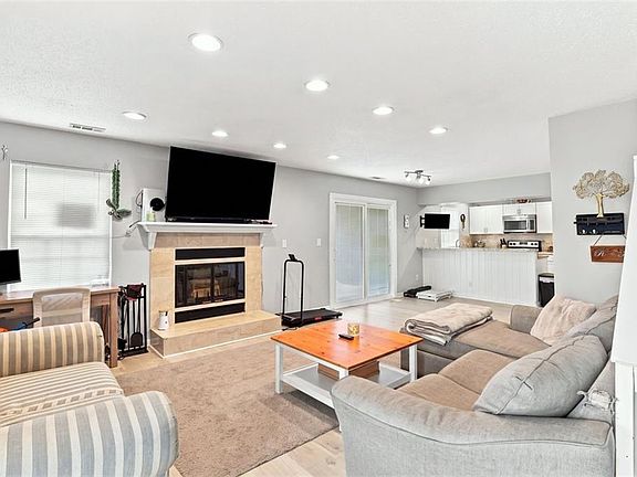 5th image of 292 Ferdinand Cir
