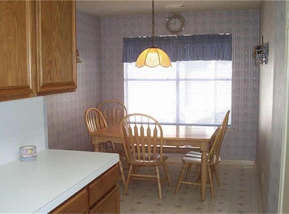 5th image of 15915 Surrey Woods Dr