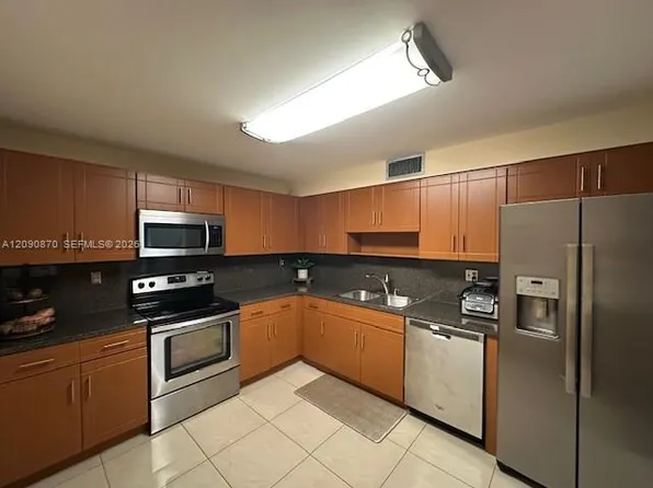 9735 NW 52nd St, Doral, FL