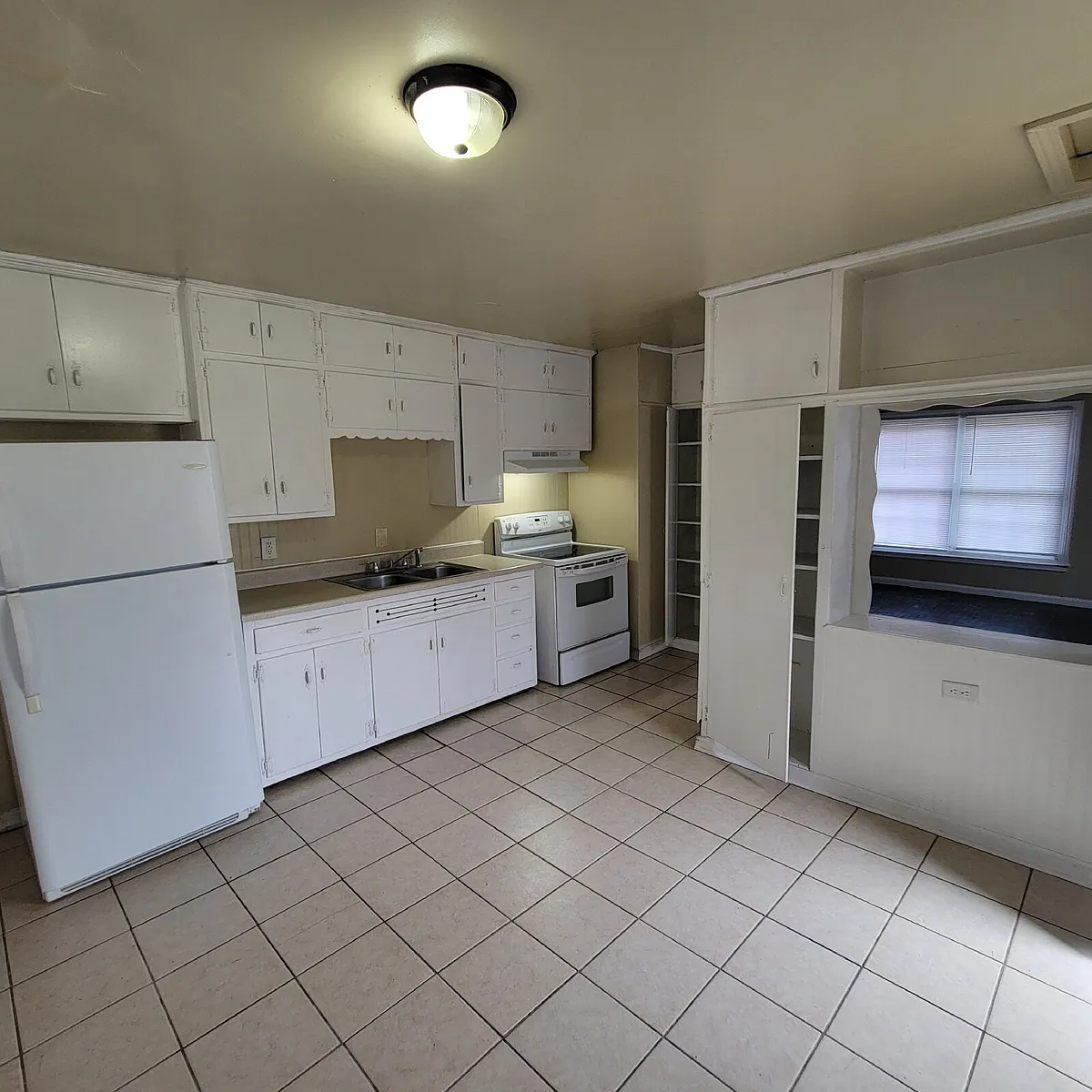 Building Photo - 3208 N Bolton Ave